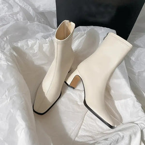 Bota Cano Curto Branca