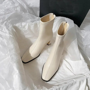 Bota Cano Curto Branca