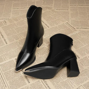 Bota Feminina Cano Curto Preto Couro