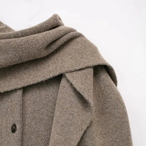 Casaco de Lã Feminino com Cachecol