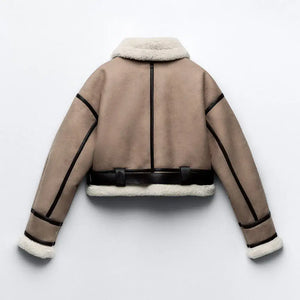 Jaqueta Feminina Peluciada Detalhes em Couro