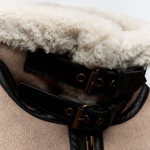 Jaqueta Feminina Peluciada Detalhes em Couro