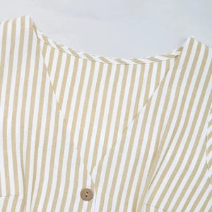 Macacão Curto Listrado Decote V sem Mangas