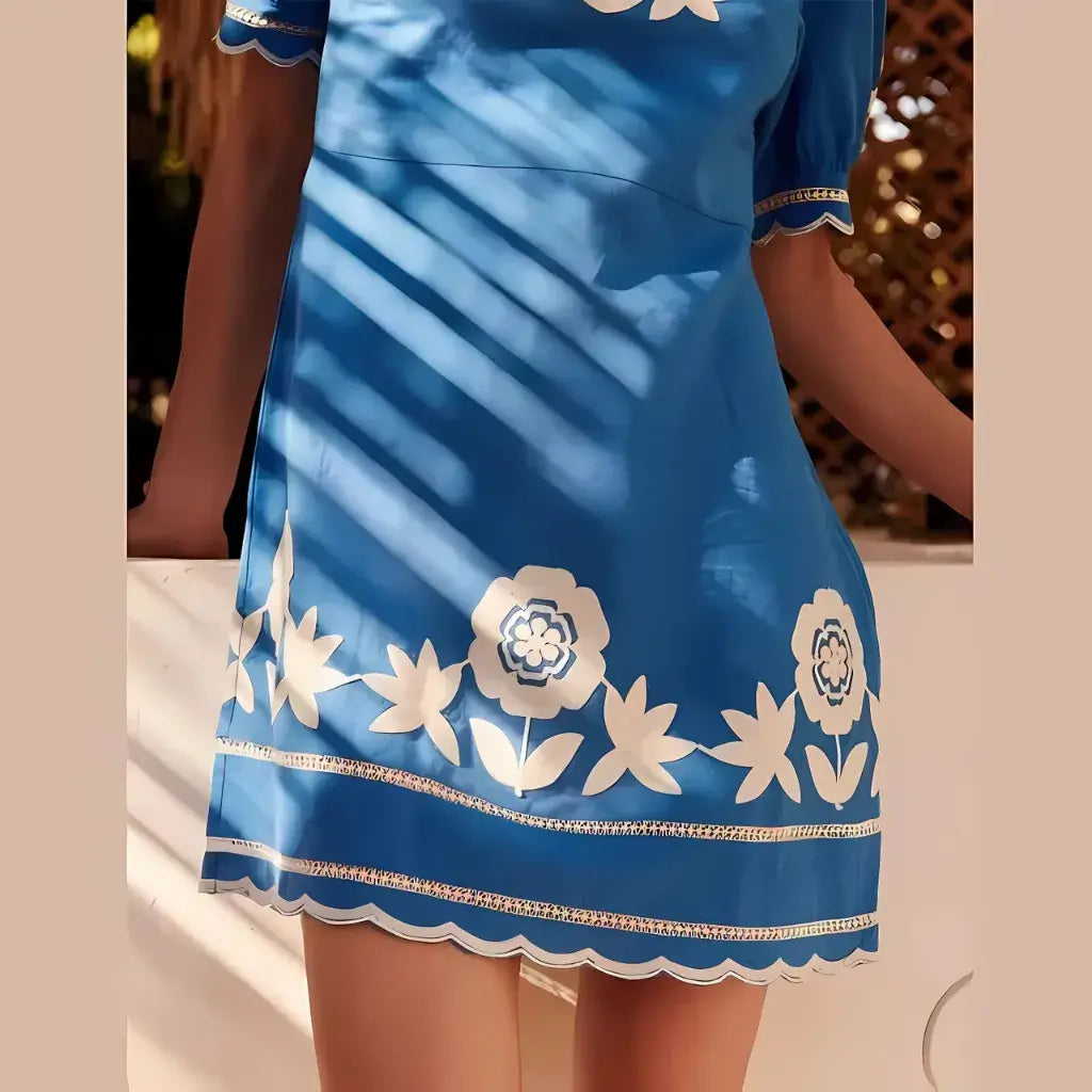 Vestido-Curto-Azul-Modelo-Ivy