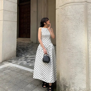 Vestido Longo Poá Acinturado Preto e Branco Elegante