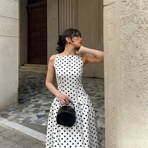 Vestido Longo Poá Acinturado Preto e Branco Elegante