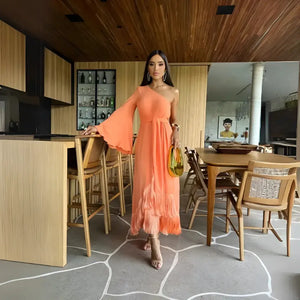 Vestido Longo de Festa com Um Ombro Só e Detalhes em Franjas