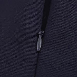 Vestido Preto Curto Frente Alta com Fivelas Laterais