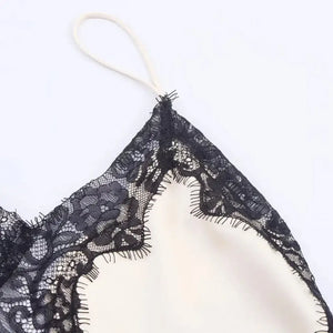 Vestido Slip Dress de Cetim Assimétrico com Renda Feminino