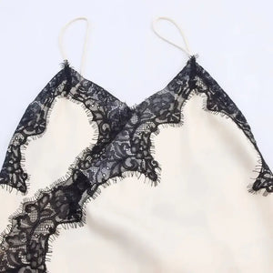 Vestido Slip Dress de Cetim Assimétrico com Renda Feminino