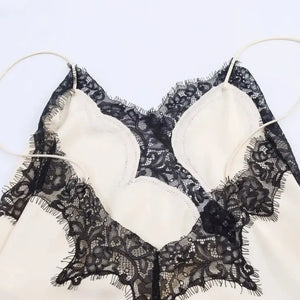 Vestido Slip Dress de Cetim Assimétrico com Renda Feminino