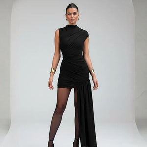 Vestido de Festa Curto Drapeado Cauda Lateral Elegante