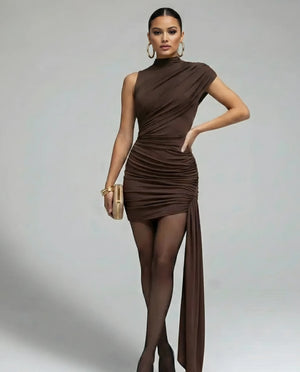 Vestido de Festa Curto Drapeado Cauda Lateral Elegante