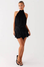 Vestido Feminino Curto Acetinado Gola Alta – Amalfi