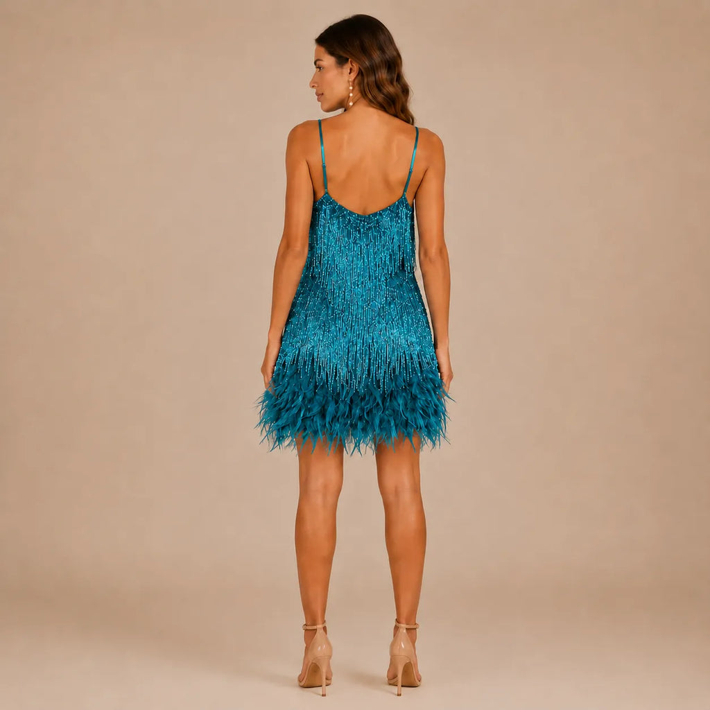 Vestido Feminino Curto de Paetê Franjas e Plumas – Anouk