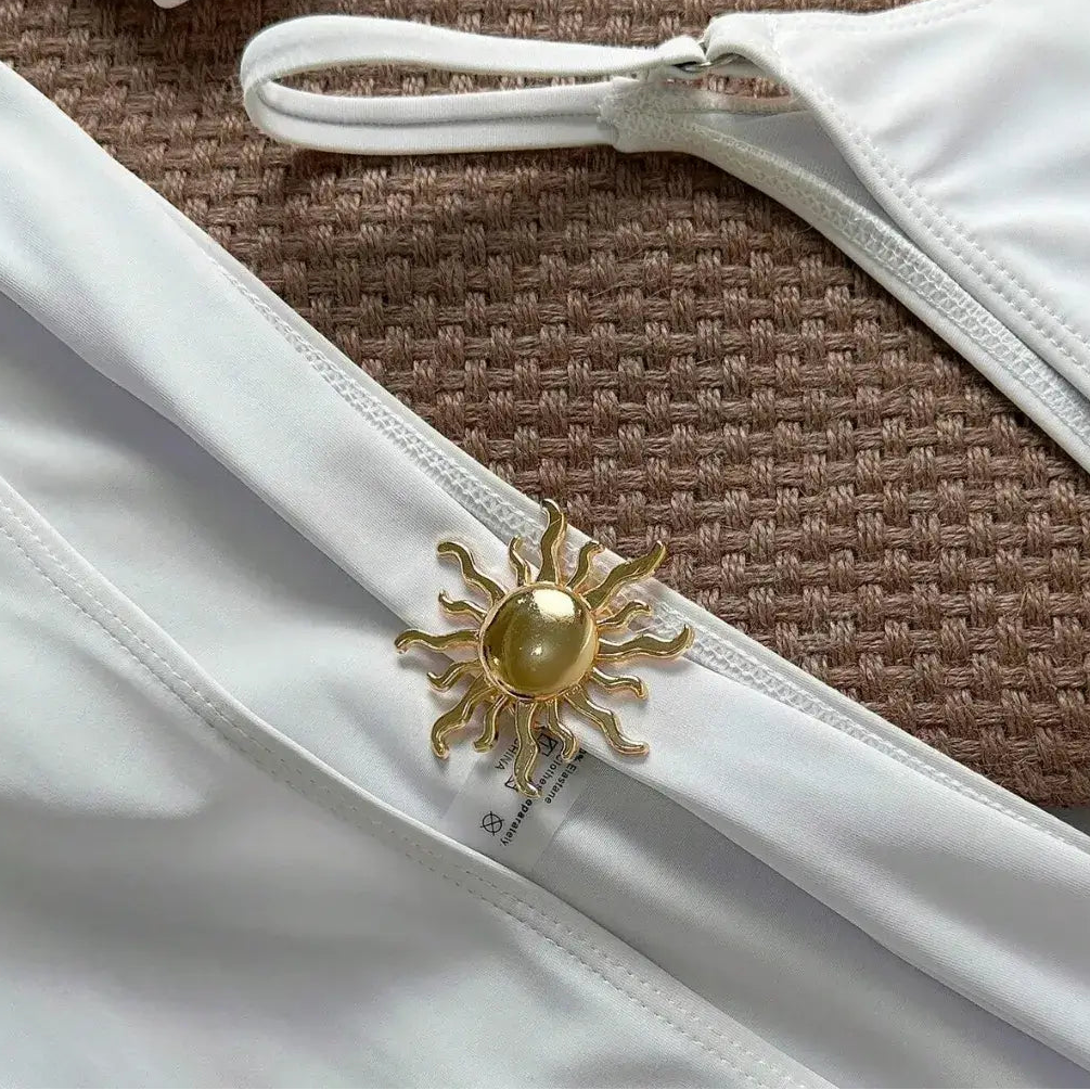 Biquíni Branco com Saída de Praia Saia Longa 