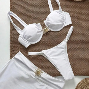 Biquíni Branco com Saída de Praia Saia Longa 