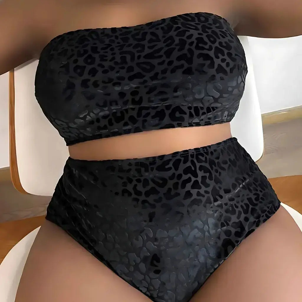Biquini-Plus-Size-Preto-Modelo-Leopardo