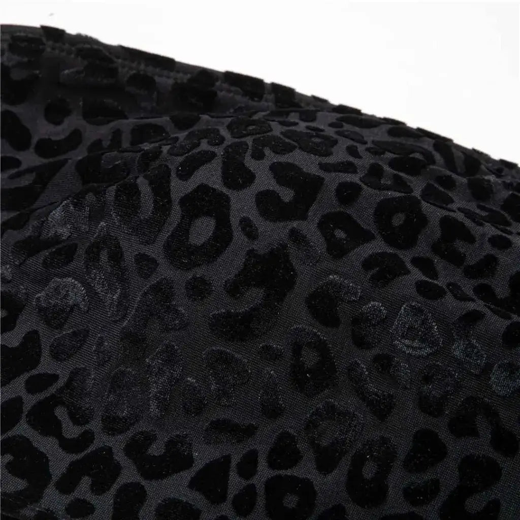 Biquini-Plus-Size-Preto-Modelo-Leopardo