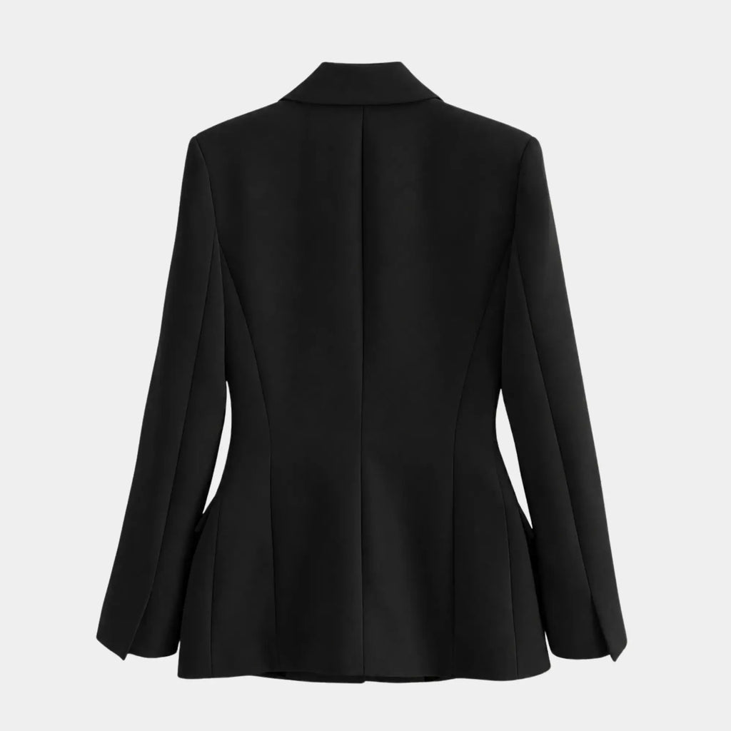 Blazer feminino de alfaiataria preto visto de costas com modelagem acinturada e recortes estruturados.
