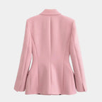 Costas do blazer feminino rosa de alfaiataria com modelagem acinturada e acabamento estruturado elegante