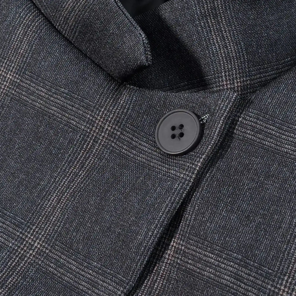 Blazer feminino cinza escuro com caimento refinado e sofisticado