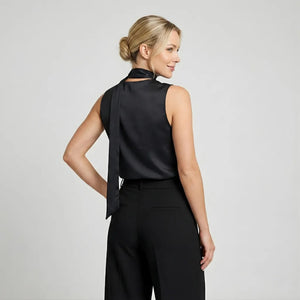 Blusa Feminina com Gola Drapeada e Amarração Elegante