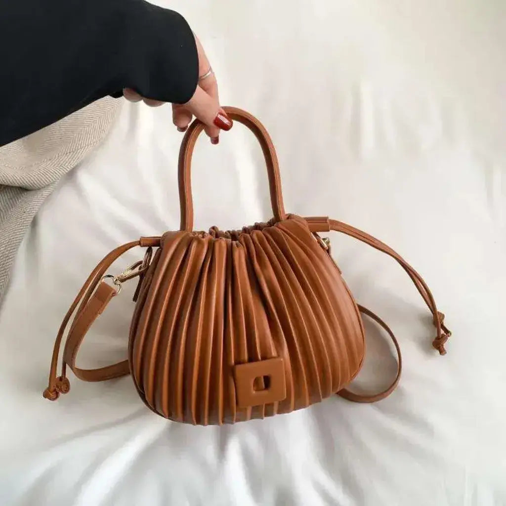 Bolsa-Feminina-de-Couro-Modelo-Anna-Caramelo