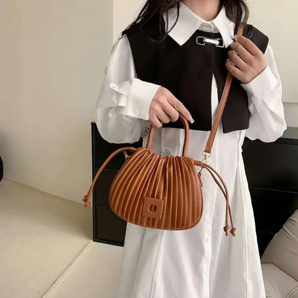 Bolsa-Feminina-de-Couro-Modelo-Anna-Caramelo