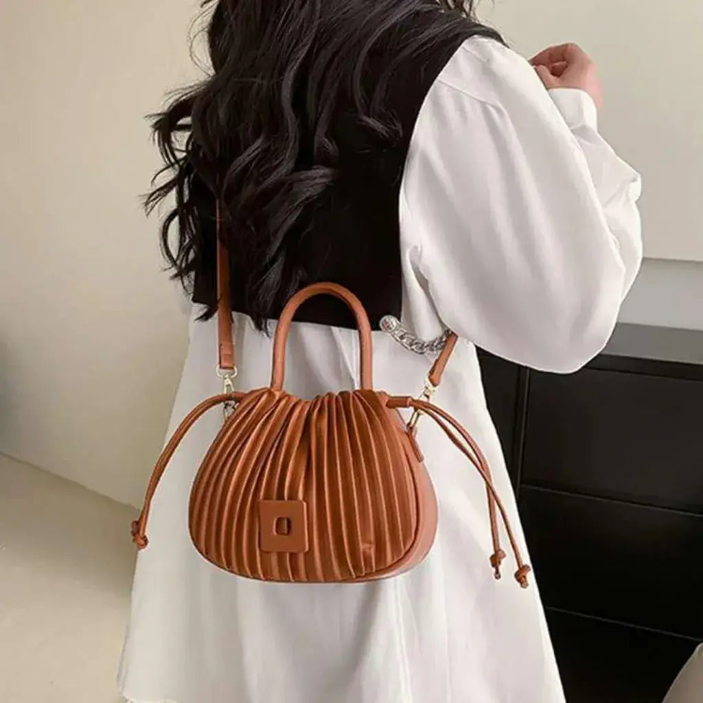 Bolsa-Feminina-de-Couro-Modelo-Anna-Caramelo
