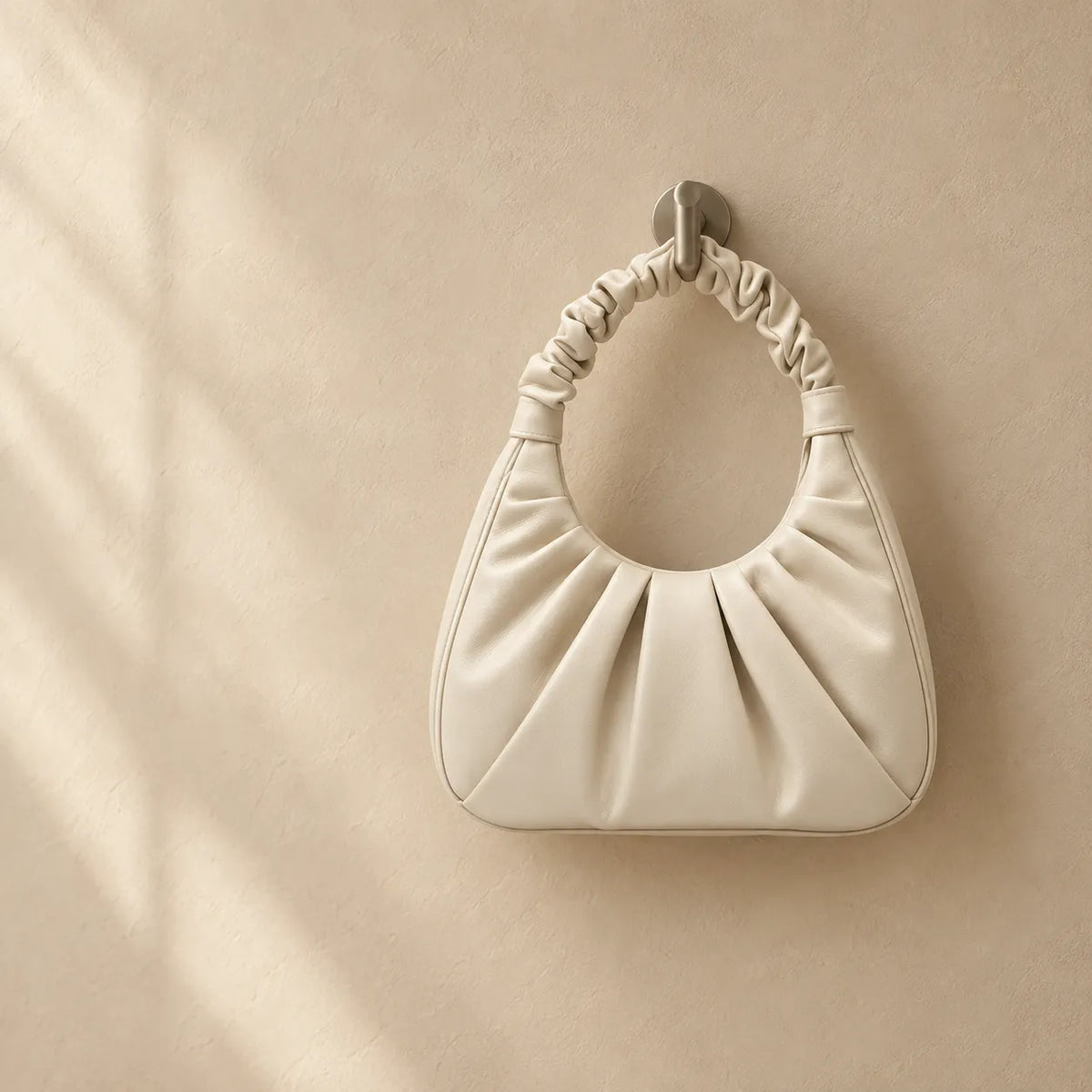 Bolsa Hobo Meia Lua Feminina Pequena de Mão Plissada Alça Franzida
