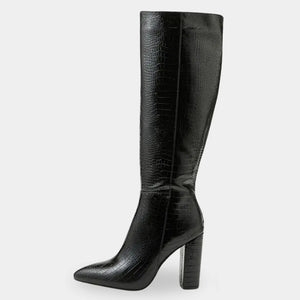 Bota Cano Alto Feminina Croco Preta Salto Bloco Firenze com bico fino e acabamento sofisticado
