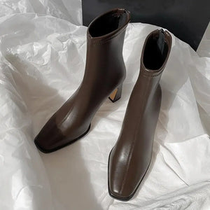 Bota Cano Curto Marrom