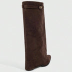 Bota feminina cano alto marrom café estilo quiet luxury