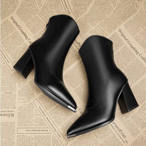 Bota Feminina Cano Curto Preto Couro