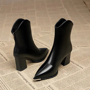 Bota Feminina Cano Curto Preto Couro