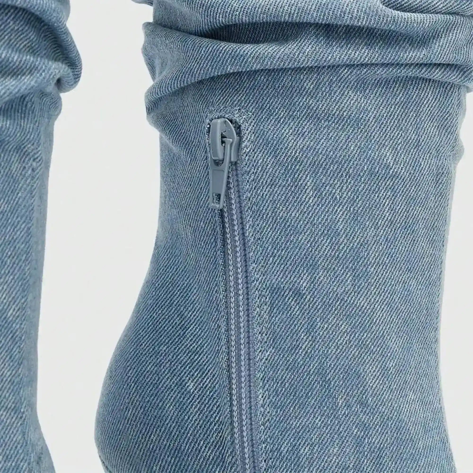 Bota feminina jeans clara bico fino salto fino alto modelo fashion elegante para mulheres sofisticadas