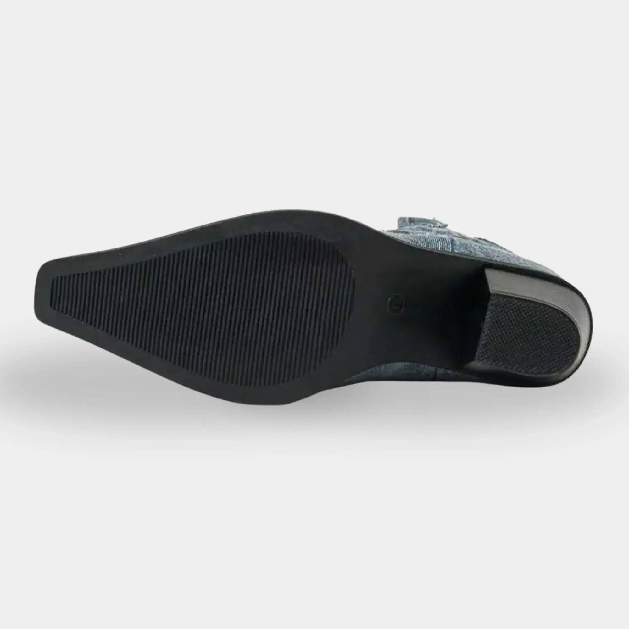 Bota texana feminina bordada em tecido jeans escuro com salto bloco de 6,5 cm e bico fino