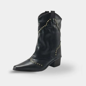 Bota Texana Feminina Preta com Tachas Denver em PU premium vista frontal lateral com salto bloco de 5 cm