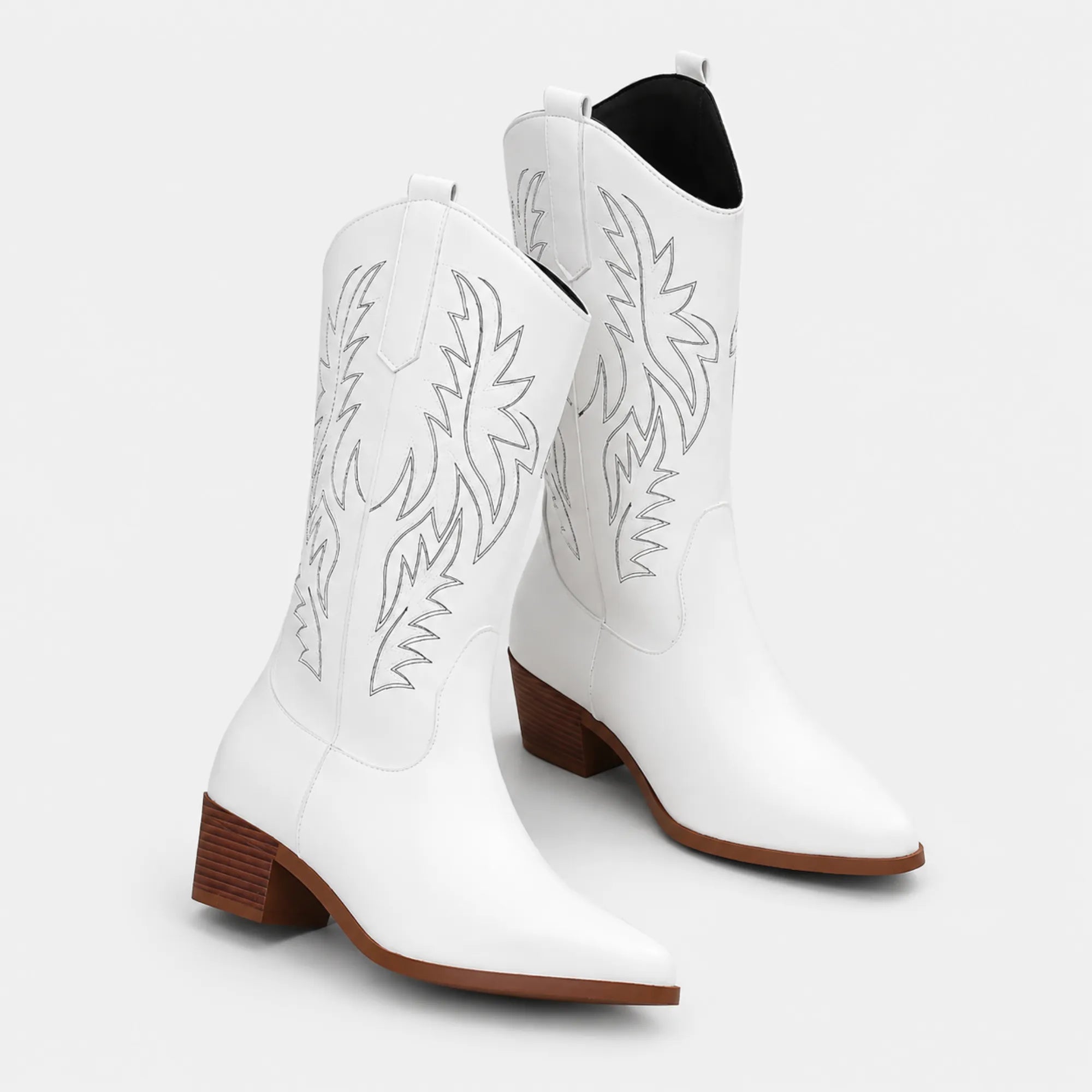 Bota country branca feminina elegante com acabamento premium e estilo western moderno