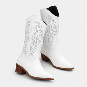 Bota country branca feminina elegante com acabamento premium e estilo western moderno