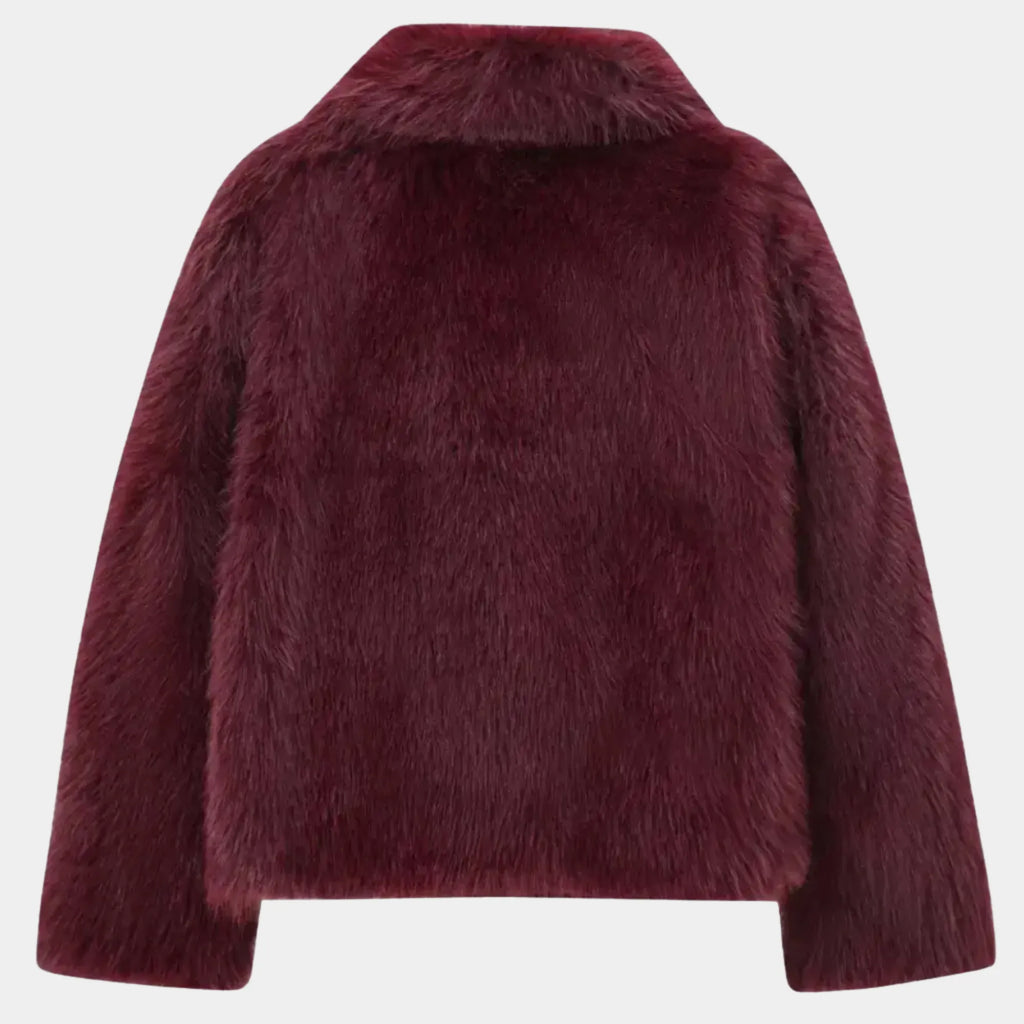Parte traseira do casaco feminino vinho de pele sintética premium Florence com acabamento peluciado sofisticado e caimento elegante de inverno