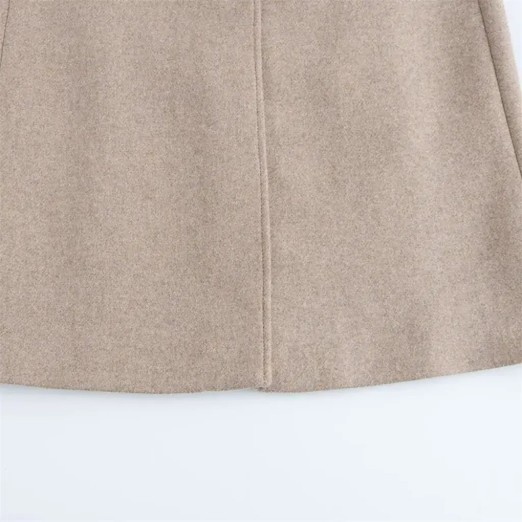 Casaco feminino inverno bege com gola de pelo removível detalhe close