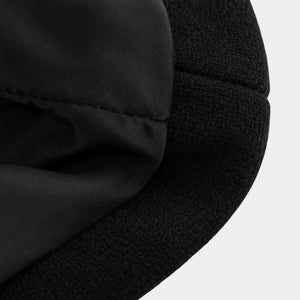 Textura da lã batida preta premium em casaco feminino elegante com acabamento sofisticado de inverno