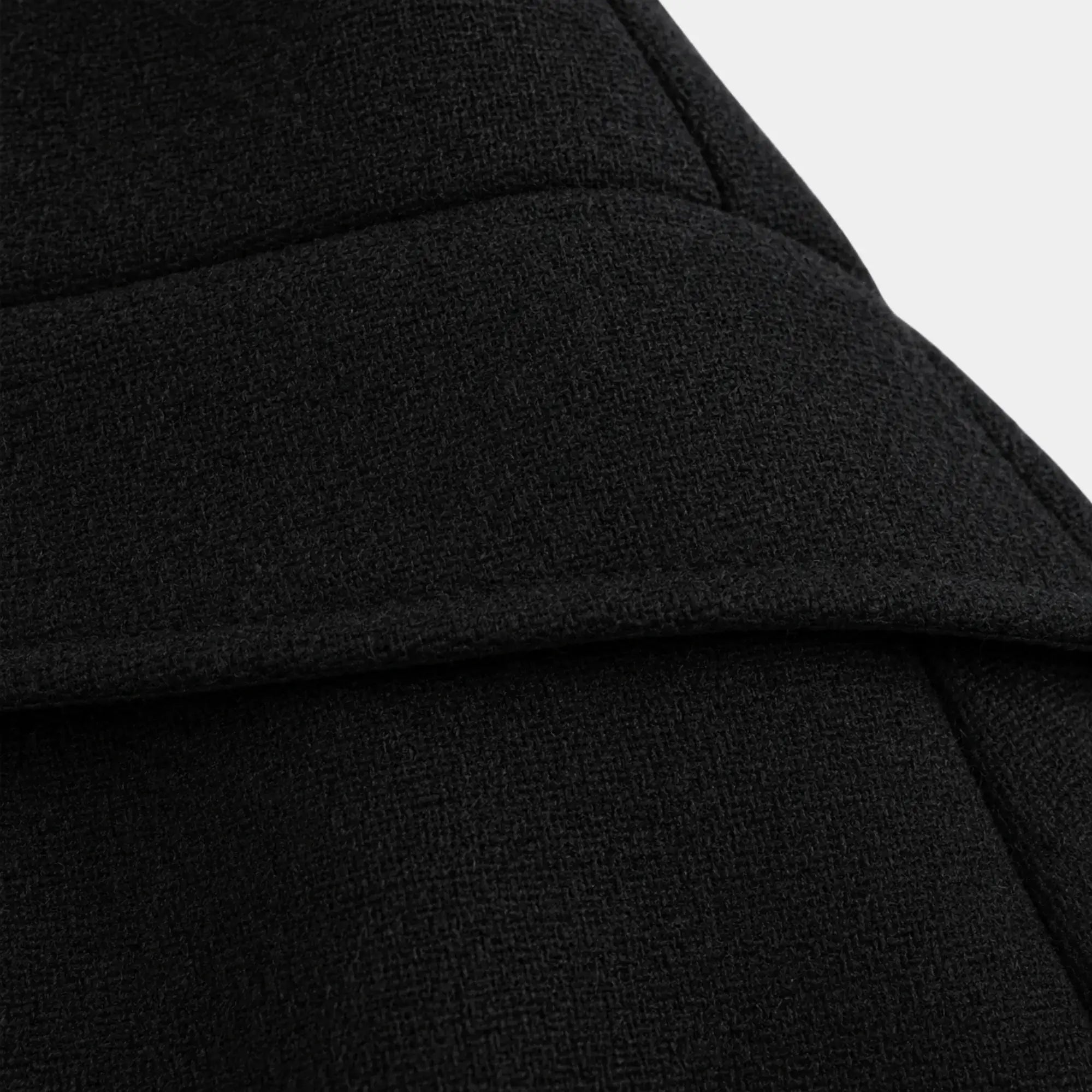 Textura encorpada da manga em casaco feminino preto elegante de inverno com lã batida premium