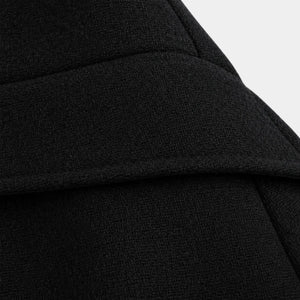 Textura encorpada da manga em casaco feminino preto elegante de inverno com lã batida premium