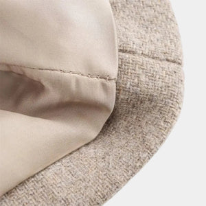 Detalhe do forro interno e acabamento premium do Casaco Longo Feminino em Lã Batida Bege Évelyne com costura refinada, toque macio e estrutura elegante para inverno sofisticado