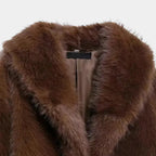 Jaqueta Feminina Marrom Peluciada de Inverno com Design Moderno e Elegante