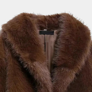 Jaqueta Feminina Marrom Peluciada de Inverno com Design Moderno e Elegante