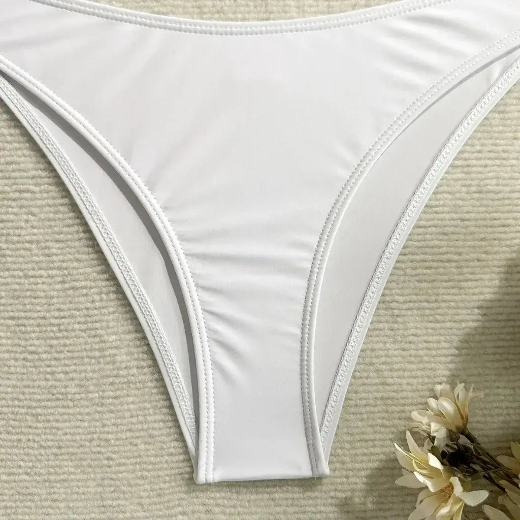 Conjunto Biquíni Cintura Alta e Saída de Praia Elegante